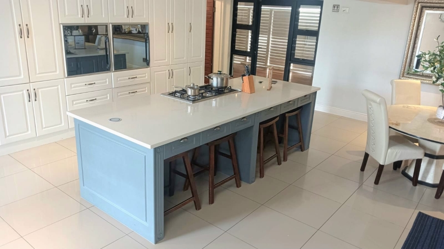 6 Bedroom Property for Sale in Gonubie Eastern Cape